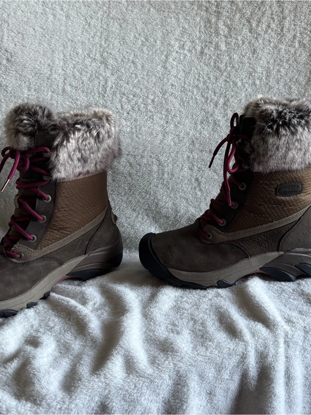 Keen Women's Brown Winter Boots with Pink Laces and Faux Fur Collar